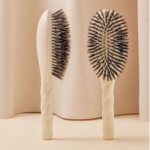 NWT La Bonne Brosse N01 Elegant Cream Hair Brush